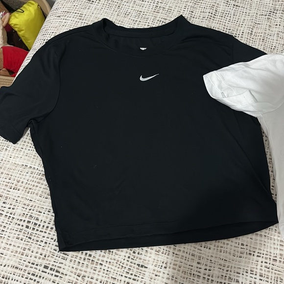 2 Nike tees - Picture 3 of 5